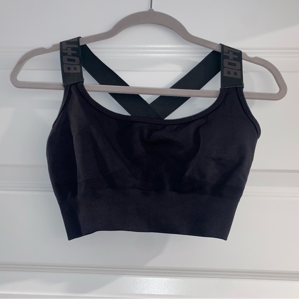 Bo & Tee- Black Seamless Crossback Sports Bra - Women's Support